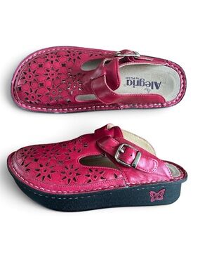 Alegria Women’s Pink Cut-out Slip-On Clogs